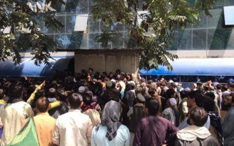 阿富汗：大量现金提取导致银行业混乱