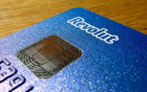 金融科技公司 Revolut 在一轮融资中筹集了 8 亿美元，软银领投，估值飙升至 33B 美元