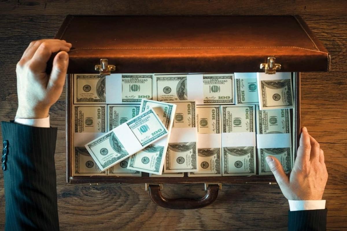 Pro-BTC Senator 为加密货币辩护，反对参议员 Warren 的“Shadowy Super-Coders”评测