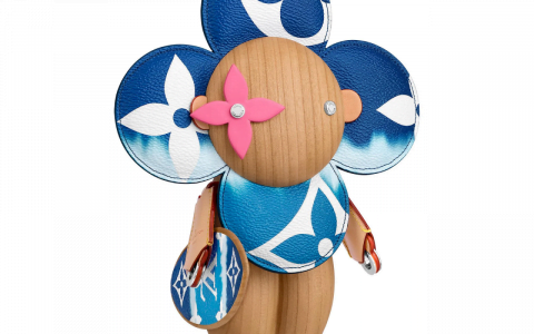 Louis Vuitton x Beeple NFT 品牌创始人诞辰 200 周年。