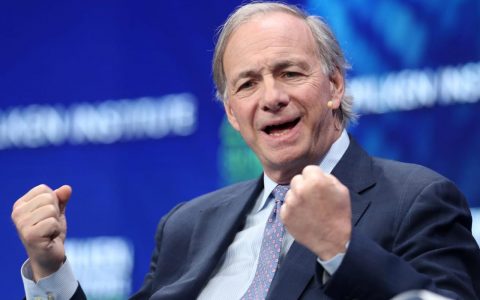 「黄金VS 比特币」二择一？桥水达利欧：当然要选黄金