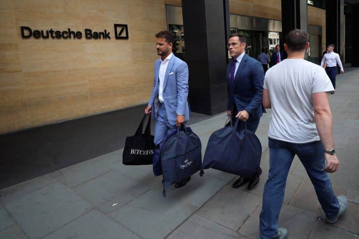 包包和巧合让这个形象声名鹊起。