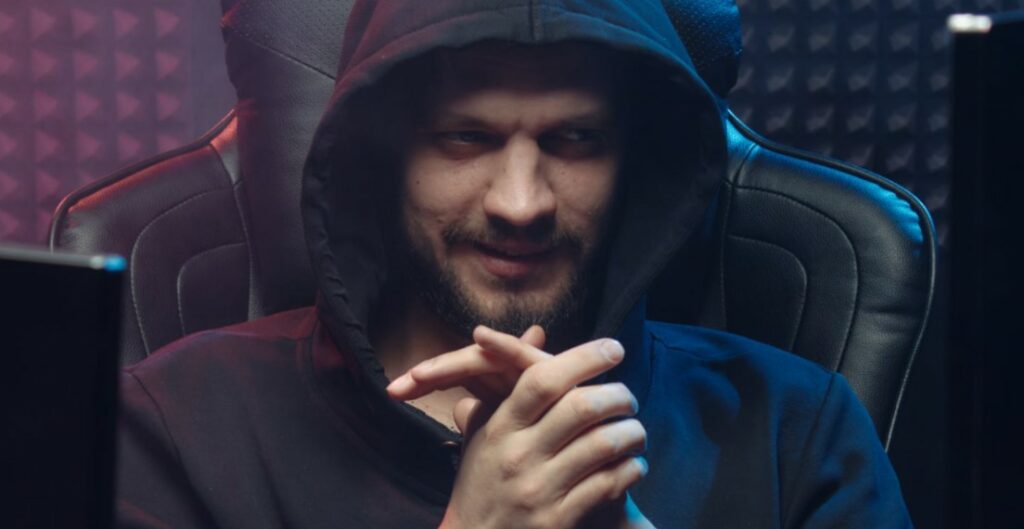 猫、企鹅或猴子当心狮子