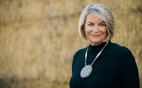 美国参议员说她持有比特币，说鲁莽的政府支出正在将人们带入加密货币…