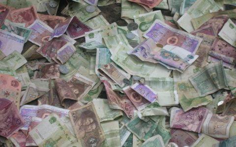 Cynthia Lummis 禁止美国运动员使用人民币