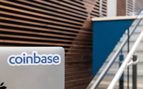 “加密货币提供经济自由”——Coinbase 首席执行官回击狗狗币创建者进行加密货币攻击