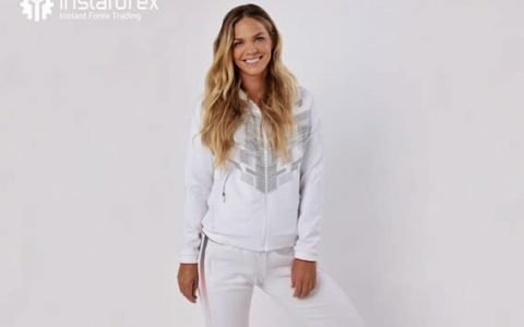 InstaForex 与游泳世界冠军 Yuliya Efimova 合作