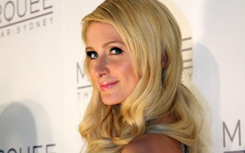 帕丽斯·希尔顿 (Paris Hilton) 在今夜秀中解释了 NFT