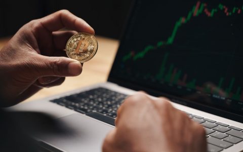 比特币 vs 股票：部分资产跑赢 BTC