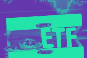 带有字母和 BTC 硬币的比特币 ETF