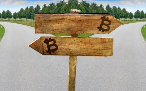 深入了解比特币的第一次链分裂：中本聪帮助逆转 1840 亿比特币的创造