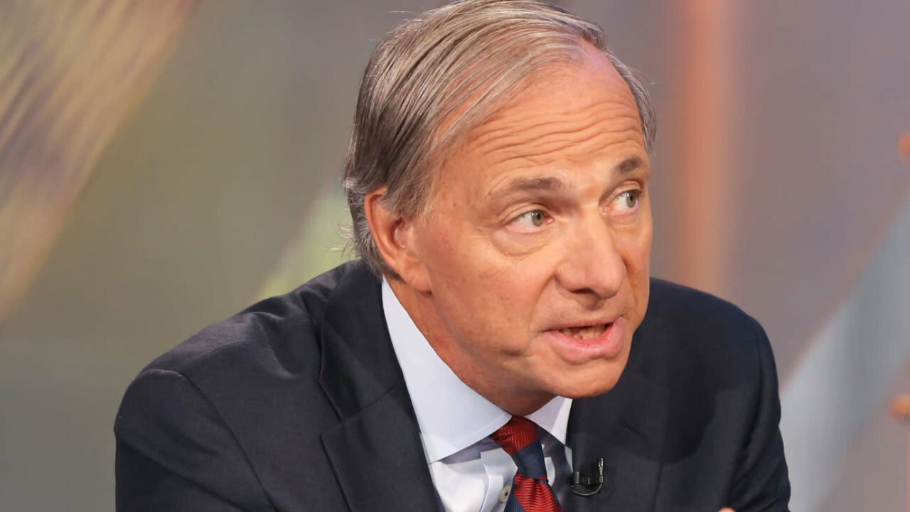 亿万富翁对冲基金经理 Ray Dalio 仍然担心政府会取缔加密货币