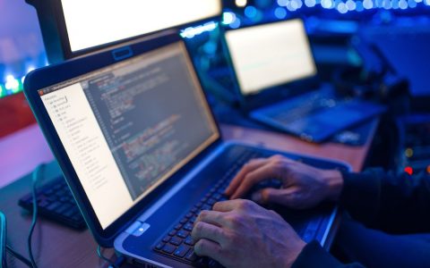 随着各国推出数字货币，对加密货币专家的需求