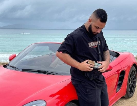 在巴西街头暗杀用比特币交易的youtuber