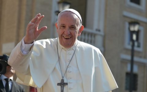 教皇弗朗西斯在 AkoinNFT 市场上的第一个 NFT