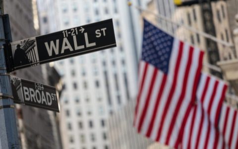 华尔街期货在企业盈利繁忙的一周前走低