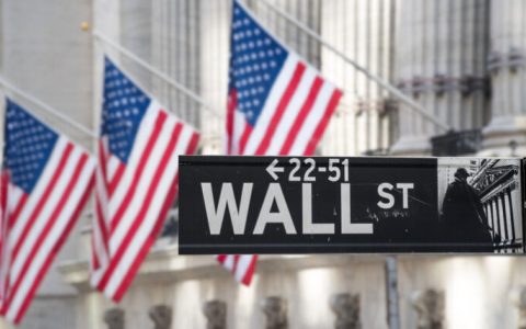 随着第二季度财报季的到来，市场开局喜忧参半