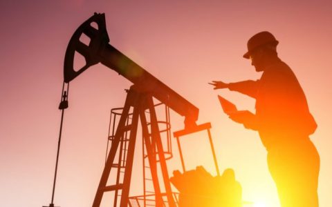 欧佩克同意在需求上涨的情况下提高石油产量