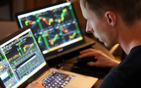 如何确保你以正确的方式交易加密货币