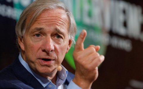 直言「现金就是垃圾」桥水达利欧：比特币是很好的替代品