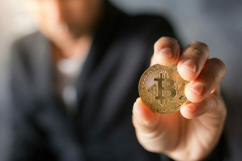 中本聪雕像揭幕