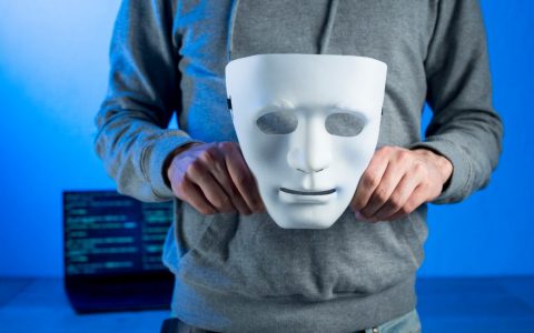 中本聪雕像揭幕