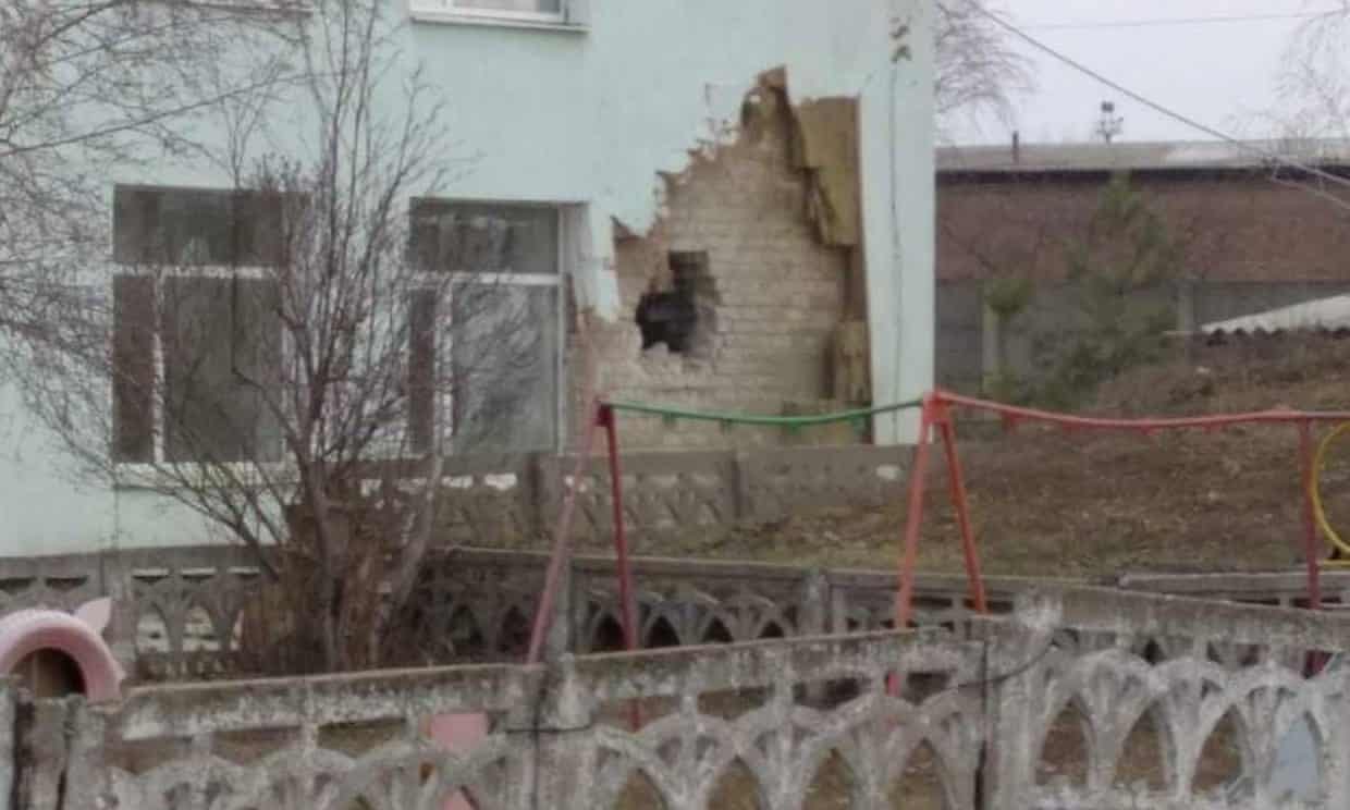 2022 年 2 月，乌克兰的幼儿园遭到炮击