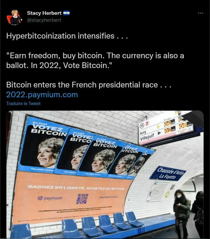 Stacy Herbert 的推文展示了 Paymium 广告活动的照片